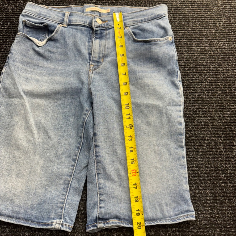 Levis Bermuda Shorts Womens 28 Light Wash Denim Mid Rise 29969-0032 Blue - Picture 4 of 10